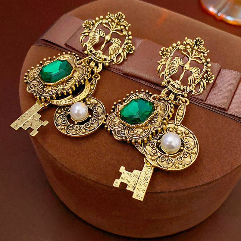 Women Elegant Earring - Embrace Timeless Vintage Fashion Jewelry